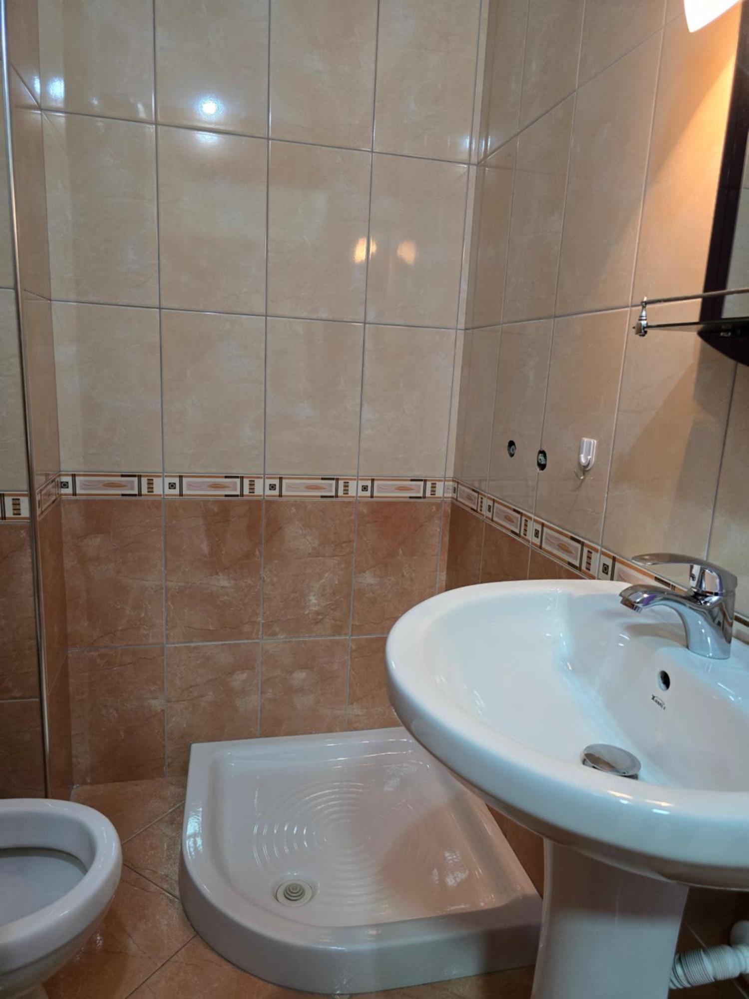 Modern , Quiet , Family Friendly & Fully Furnished Apartment Vlorë 外观 照片