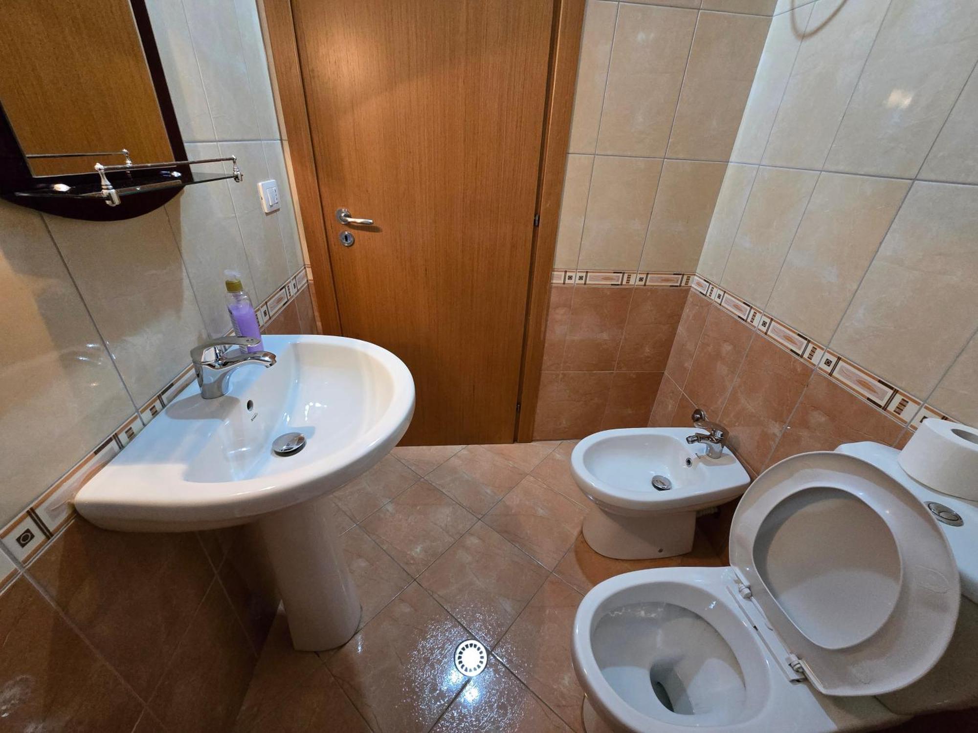 Modern , Quiet , Family Friendly & Fully Furnished Apartment Vlorë 外观 照片